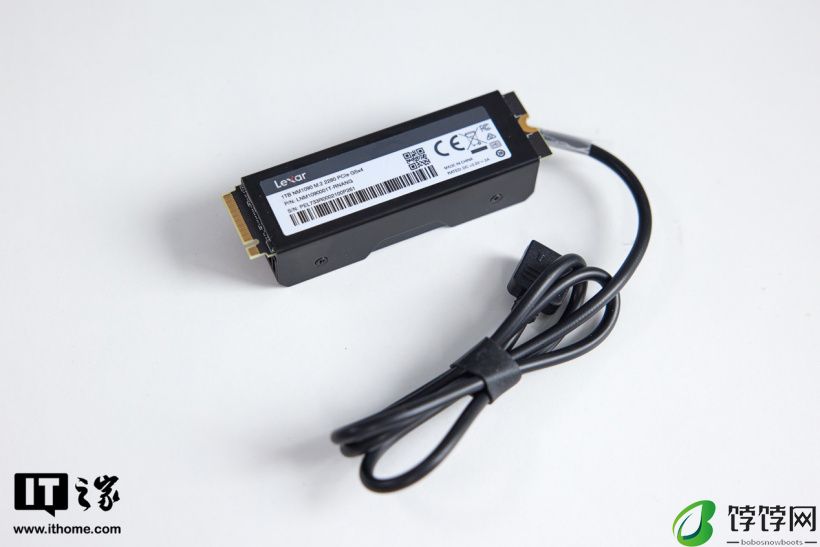 雷克沙 NM1090 PCIe5.0 Gen5x4 NVMe 固态硬盘体验:12000MB/s超高速读取,RGB 散热马甲是绝配