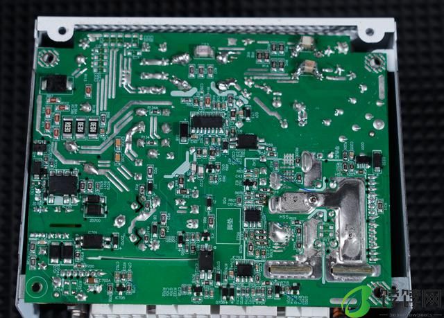  航嘉 MX750P 全模组电源评测：750W 的白金实力浓缩 