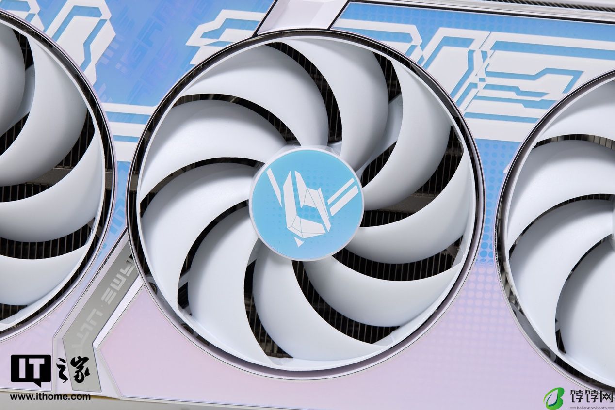 iGame GeForce RTX 4070 Ti SUPER Ultra W OC 16GB 显卡开箱：波普艺术加持，潮酷风个性十足