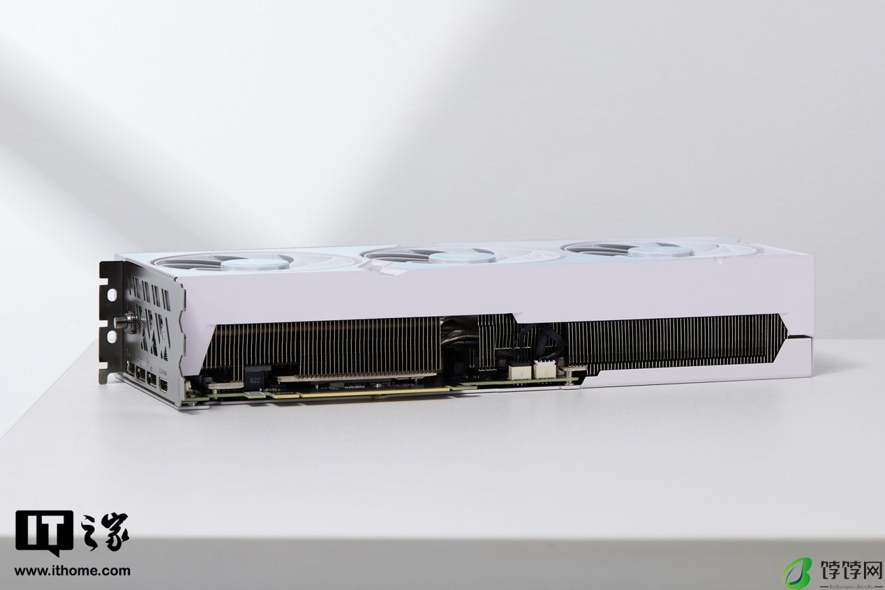 iGame GeForce RTX 4070 Ti SUPER Ultra W OC 16GB 显卡评测：2K 极致游戏体验