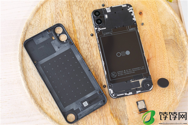 CMF Phone 1正式发布起售价1390元