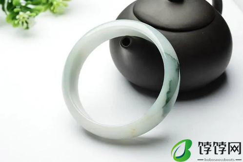 玉手镯戴左手好还是右手好2