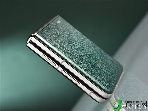 荣耀开启小折叠全面屏时代！荣耀Magic V Flip上手