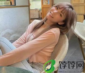 周淑怡被黑粉质疑身材不行，自称如果陪大哥刷礼至少百万起