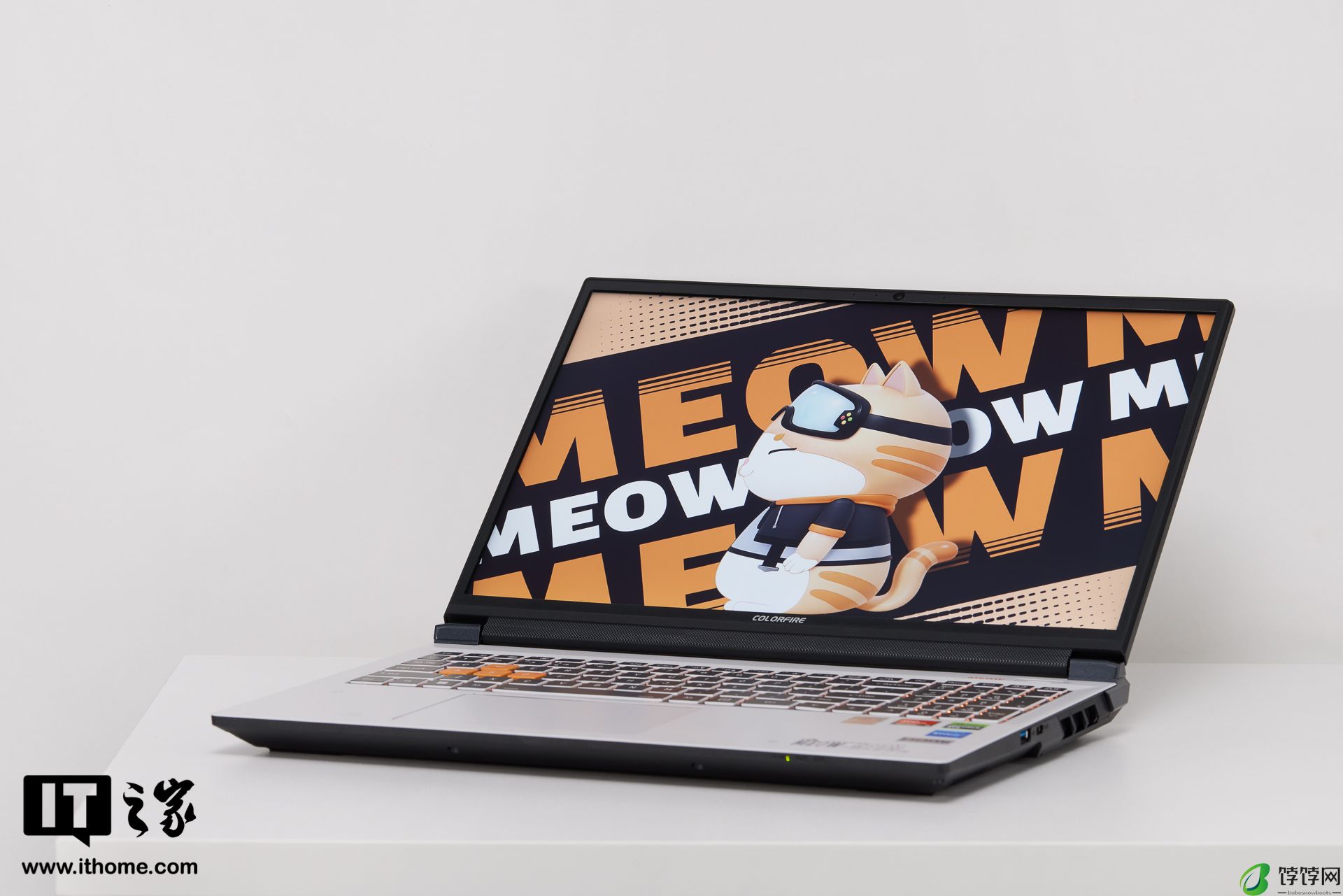COLORFIRE 橘宝 MEOW R16 雪影白图赏,高颜值性能本,情绪价值拉满