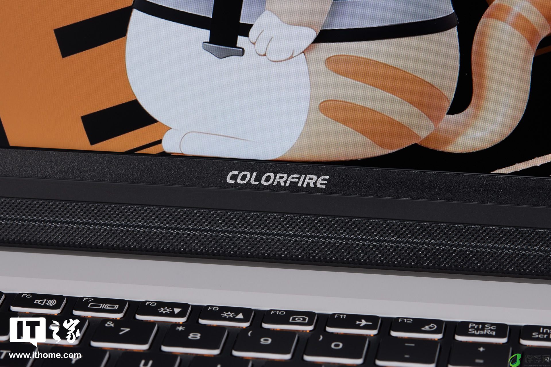 COLORFIRE 橘宝 MEOW R16 雪影白图赏,高颜值性能本,情绪价值拉满
