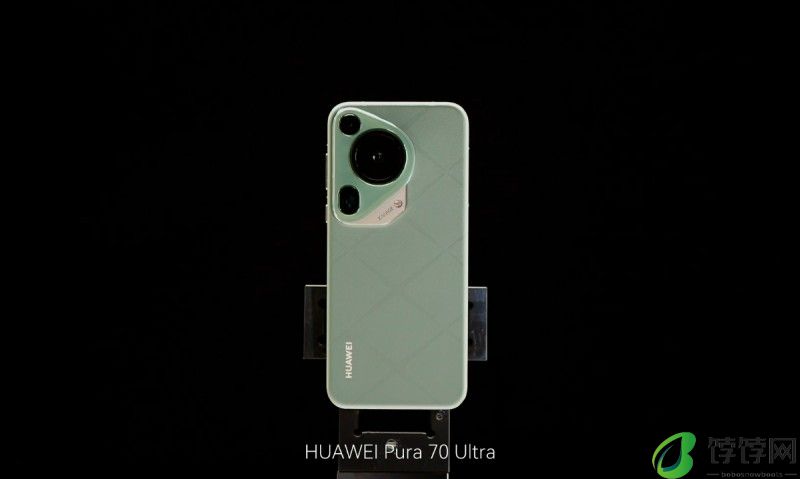 华为Pura 70 Ultra：0.005mm高精度工艺背后，每次拍摄如恒星升起