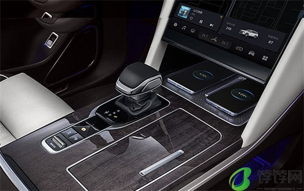 红旗 HS7 PHEV 开启预售，先享价 25.98 万元起