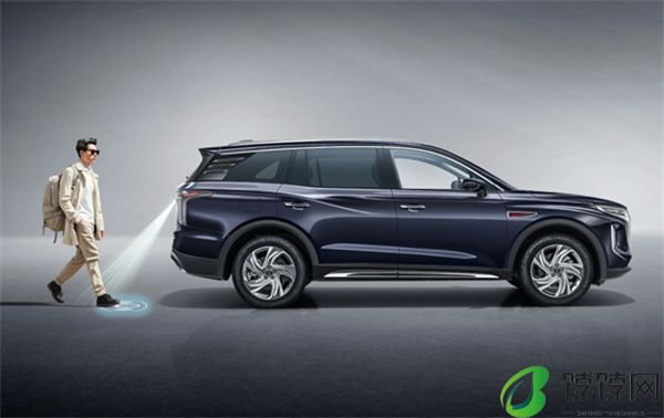 红旗 HS7 PHEV 开启预售，先享价 25.98 万元起
