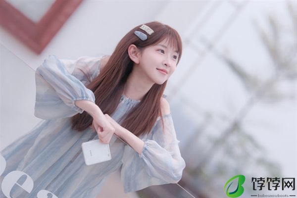 荣耀Magic V Flip上手：荣耀率先把小折叠外屏做成了主力屏