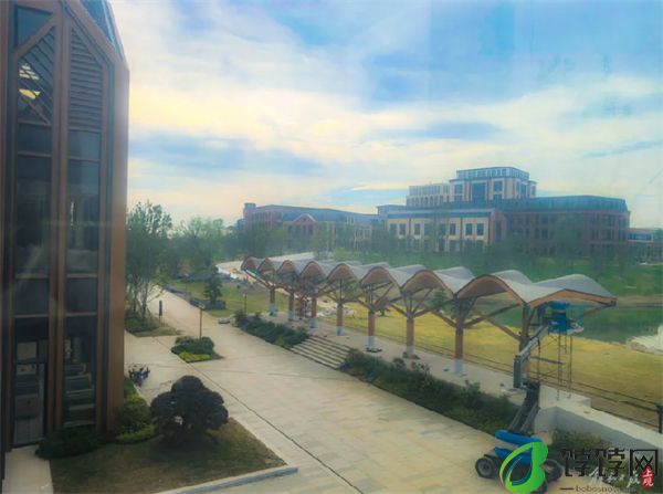 华为全球最大研发中心“练秋湖”在上海建成
