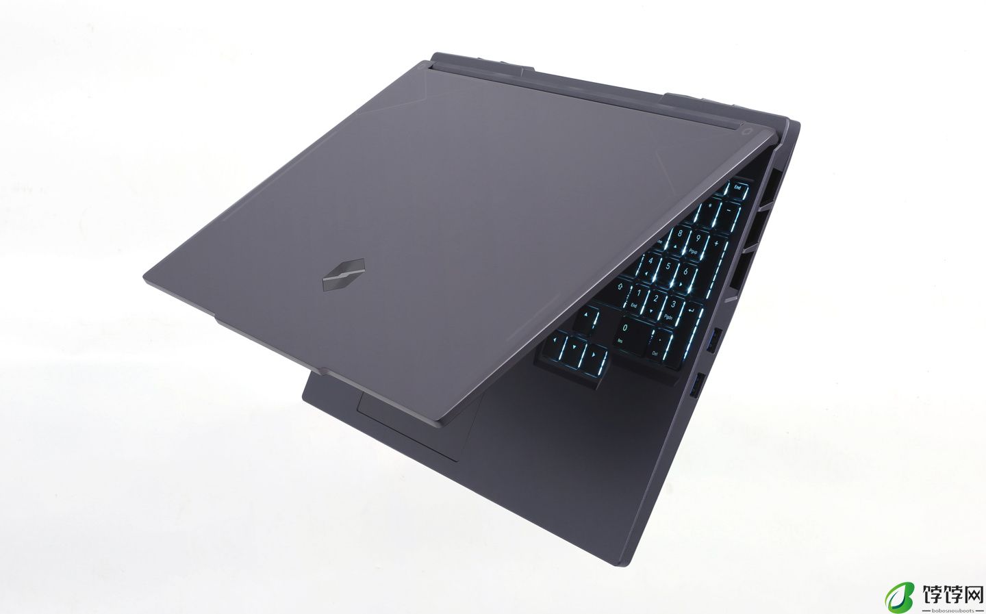 机械革命极光 X 游戏本首发信息公布：2.5K 165Hz 高刷屏、四配置可选