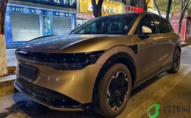 全新纯电SUV香槟金色 极氪7X实车谍照曝光