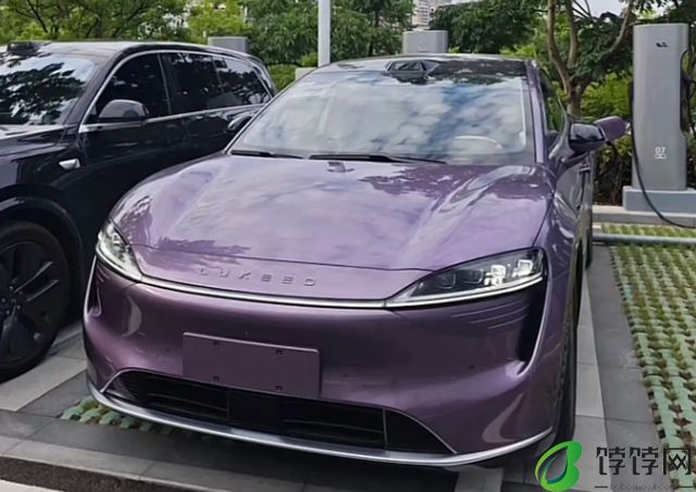 9月上市售30万起 智界R7最新实拍图曝光