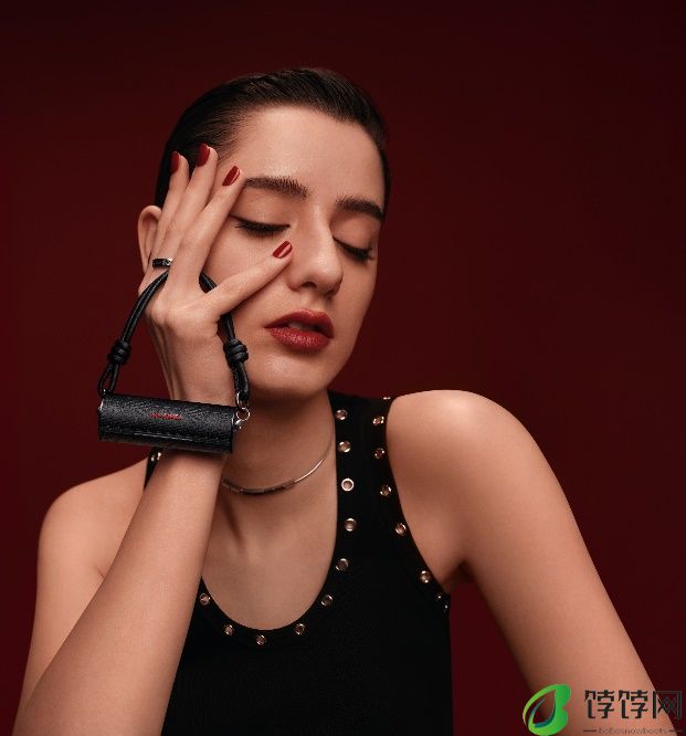 TWS时尚美学先锋 HUAWEI FreeBuds Lipstick 2 口红耳机亮相