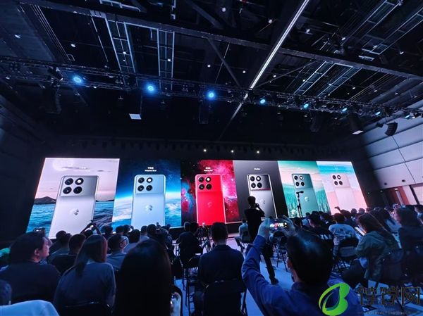蔚来最强旗舰！全新NIO Phone发布：6499元起
