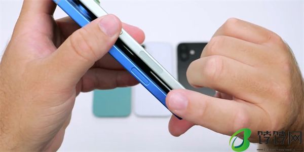 苹果 iPhone 16 机模五种颜色展示