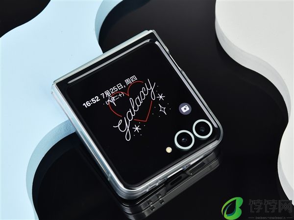 三星首款AI小折叠！Galaxy Z Flip6上手