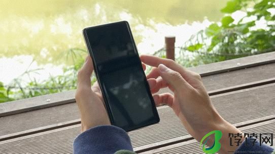  持续打磨流畅度，ColorOS 新版本加入丰富动效，首批机型开启推送 