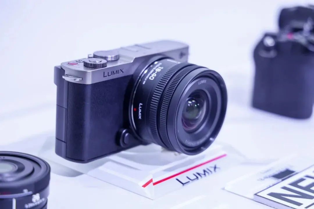 松下全画幅镜头 18 40mm F4.5 6.3 全球首展