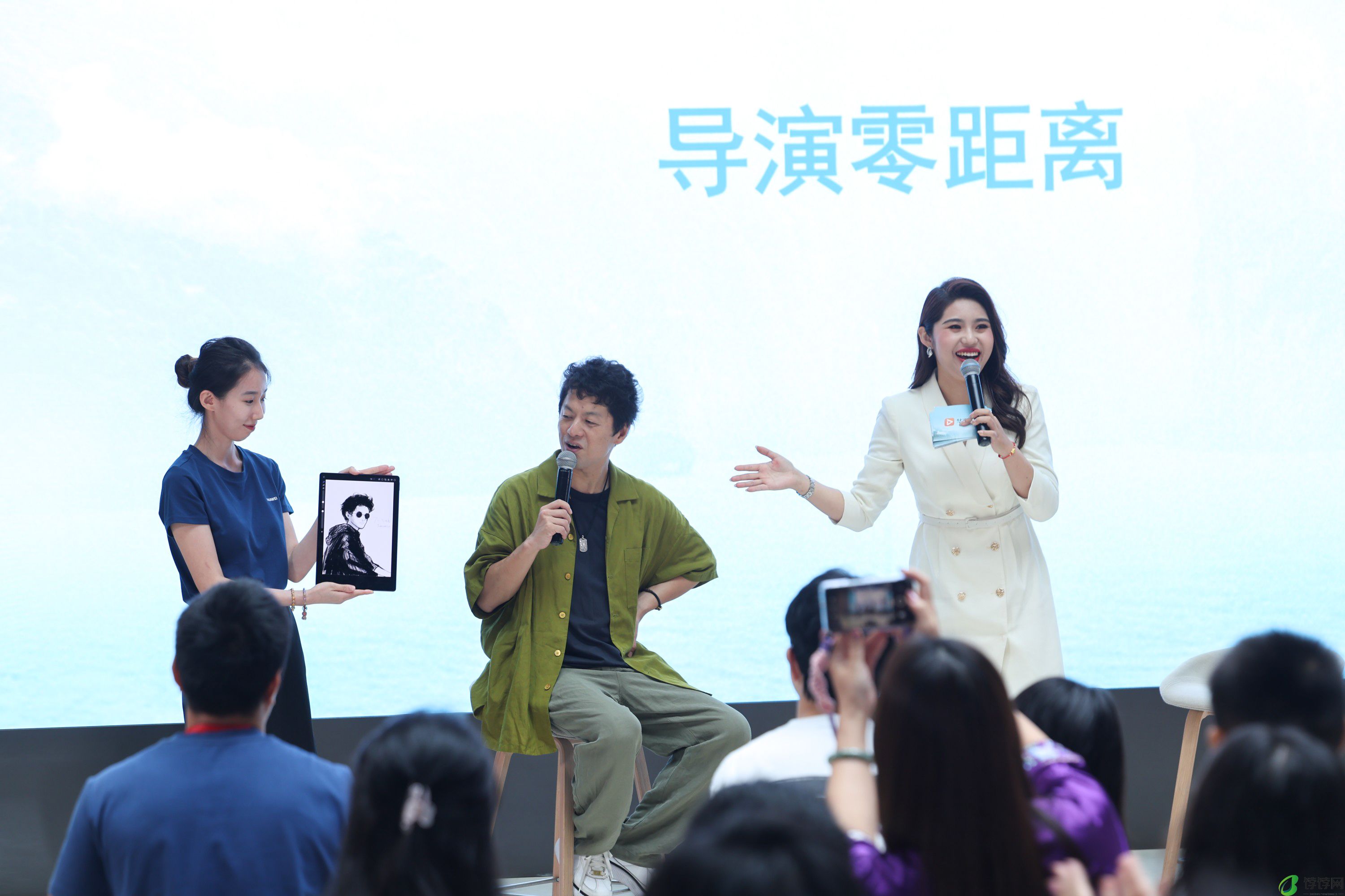 竹内亮做客华为视频AiMax影视品鉴会，讲述镜头下的真实故事