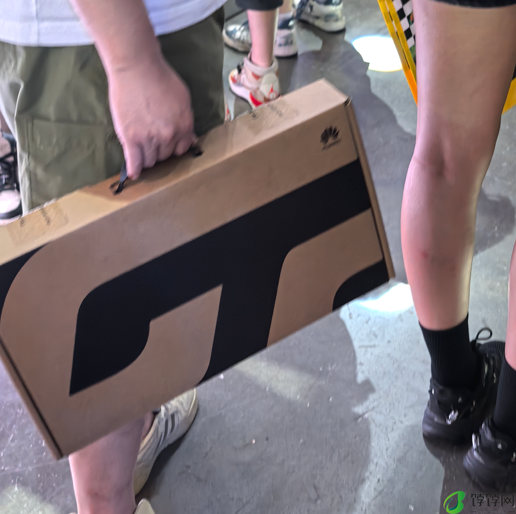 华为游戏本闪现ChinaJoy，GT标识、发光LOGO暗示高性能