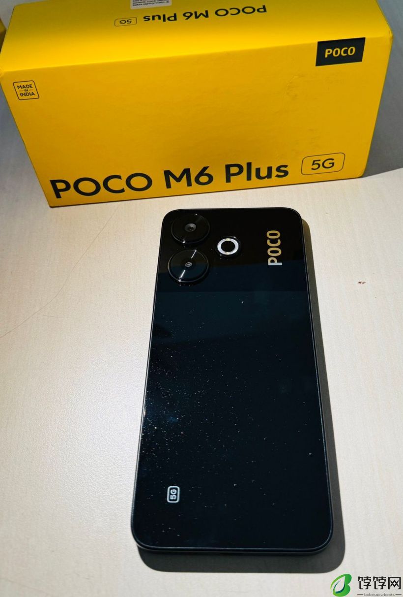 8 月 1 日发布,小米 POCO M6 Plus 5G 手机以及 POCO Buds X1 耳机实物照曝光