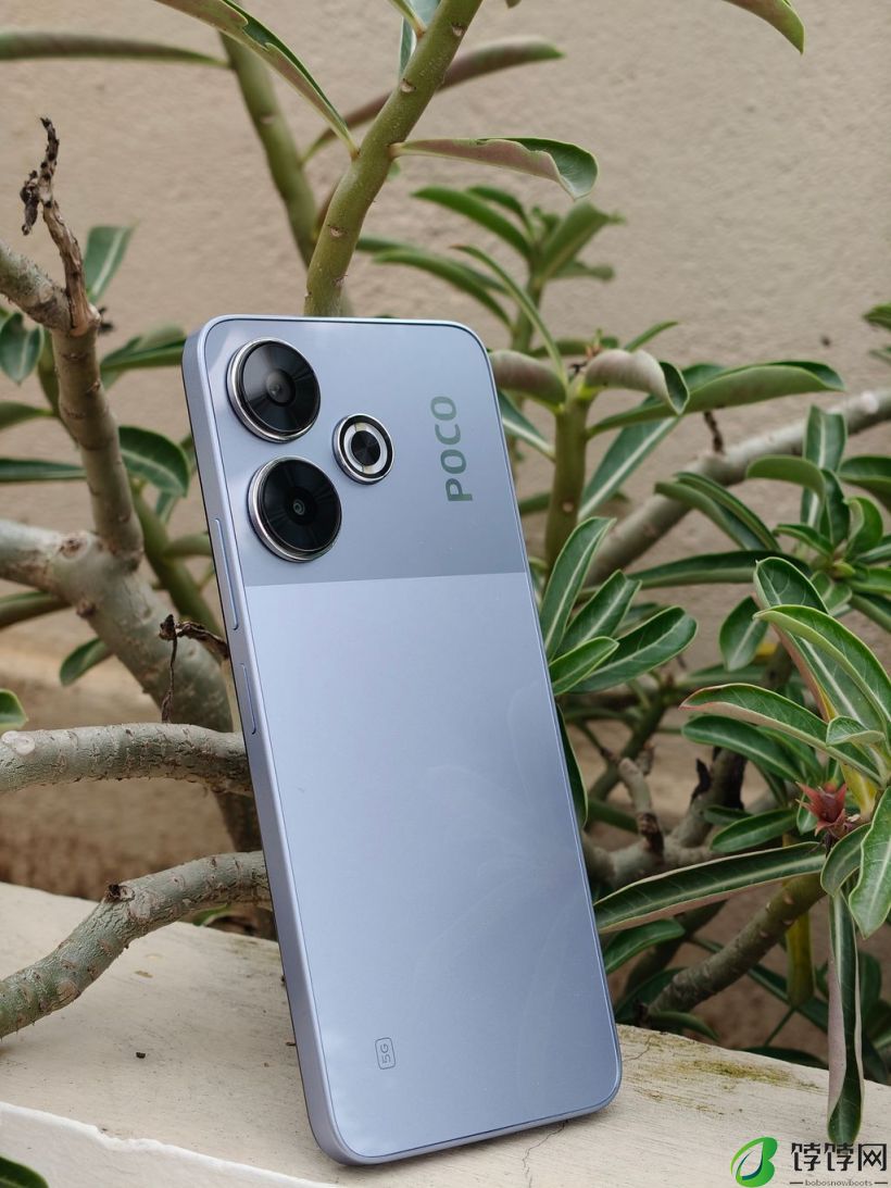 8 月 1 日发布,小米 POCO M6 Plus 5G 手机以及 POCO Buds X1 耳机实物照曝光