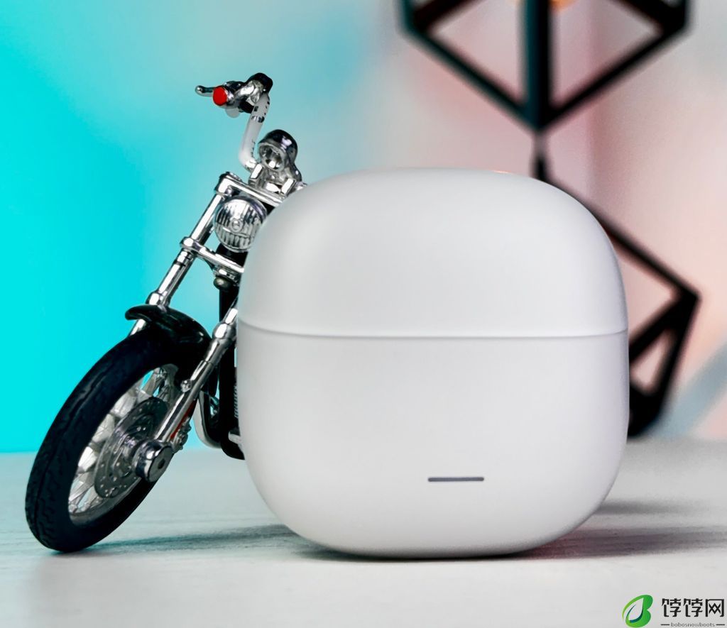 8 月 1 日发布,小米 POCO M6 Plus 5G 手机以及 POCO Buds X1 耳机实物照曝光