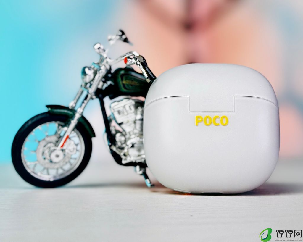 8 月 1 日发布,小米 POCO M6 Plus 5G 手机以及 POCO Buds X1 耳机实物照曝光