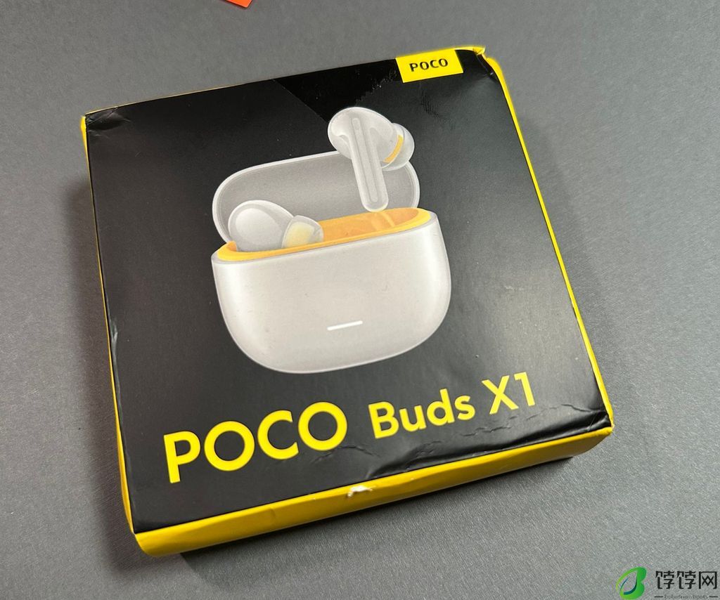 8 月 1 日发布,小米 POCO M6 Plus 5G 手机以及 POCO Buds X1 耳机实物照曝光
