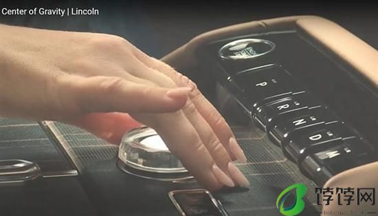 贯穿式尾灯 全新林肯领航员预告图曝光