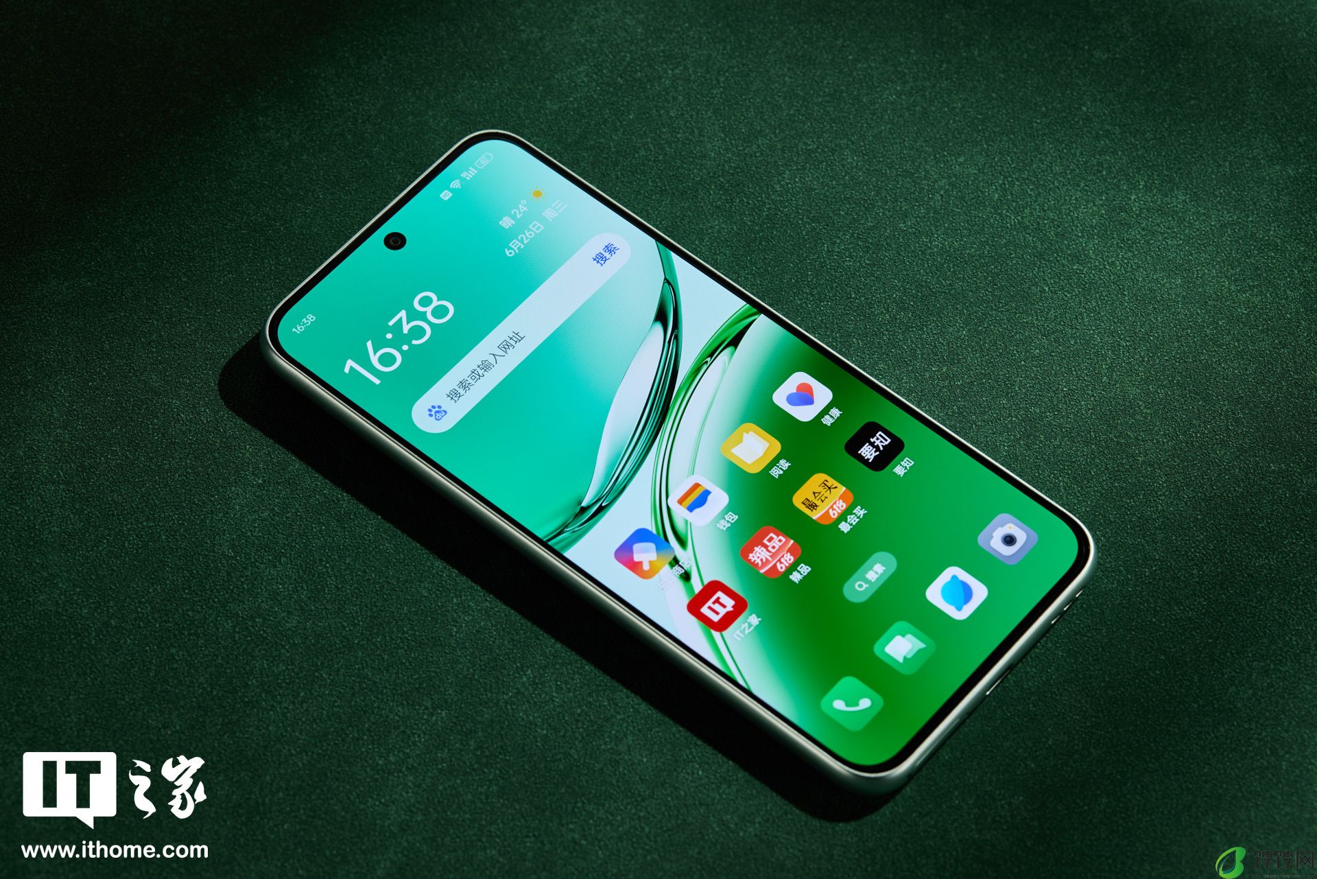 OPPO A3「山涧绿」图赏:超耐磨晶钻工艺,号称“耐用战神”