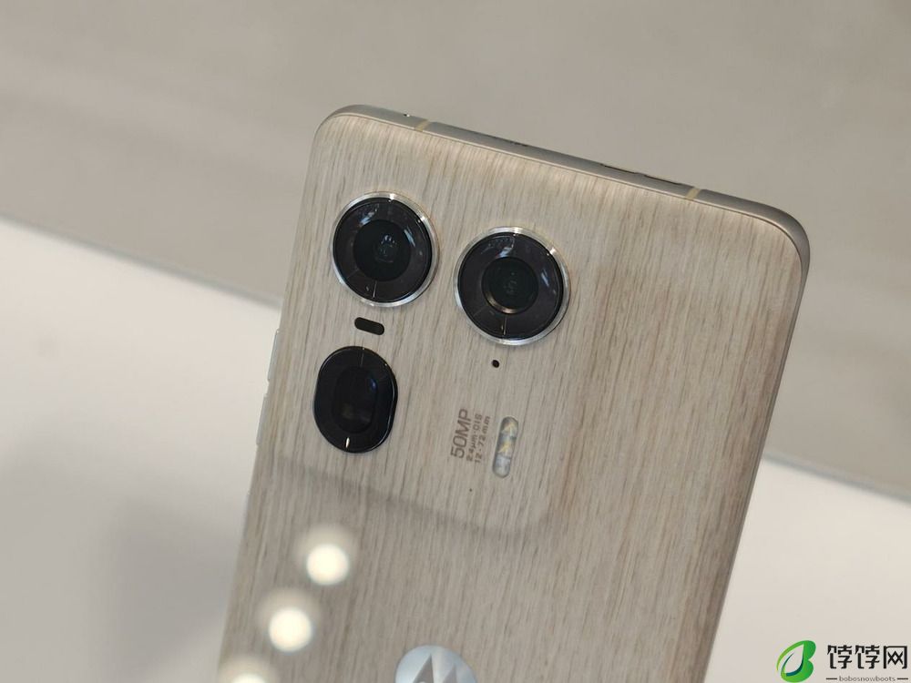 联想Tech World开幕，旗下首台AI手机moto X50 Ultra 国内首度现身