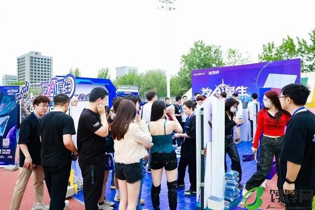  七彩虹 AI 快闪首秀西安，掀起校园 AI 体验热潮 