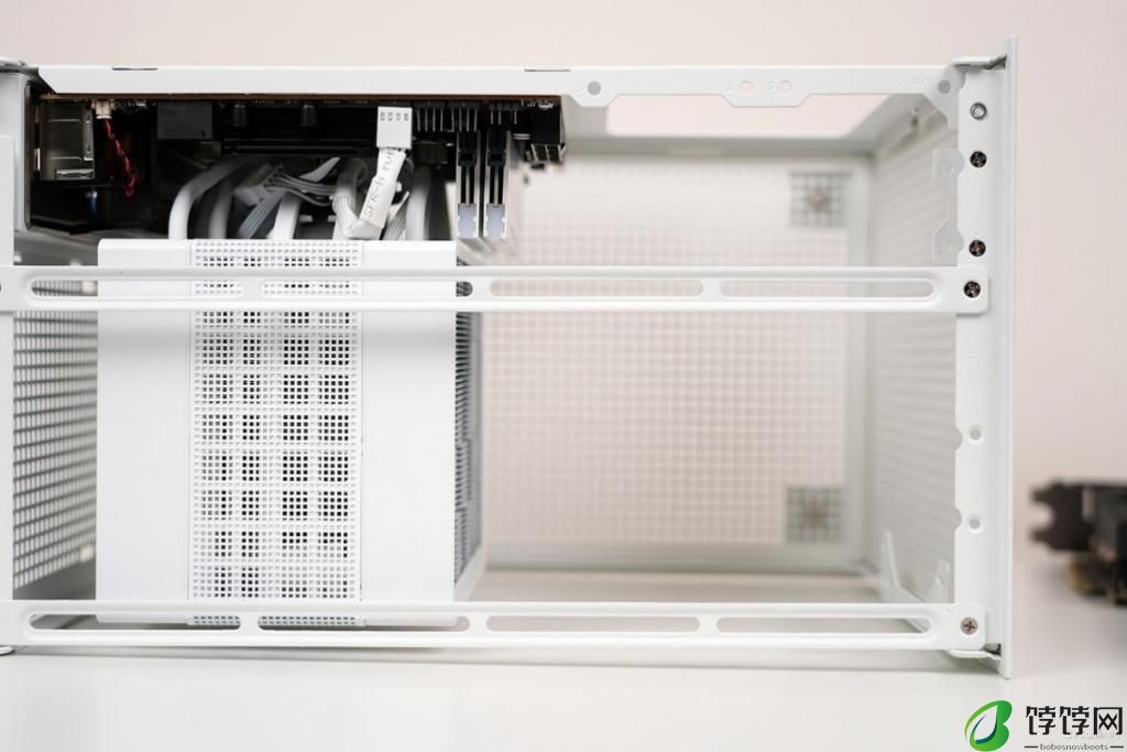  纯白便携 ITX 机箱 九州风神 CH160 试装体验 