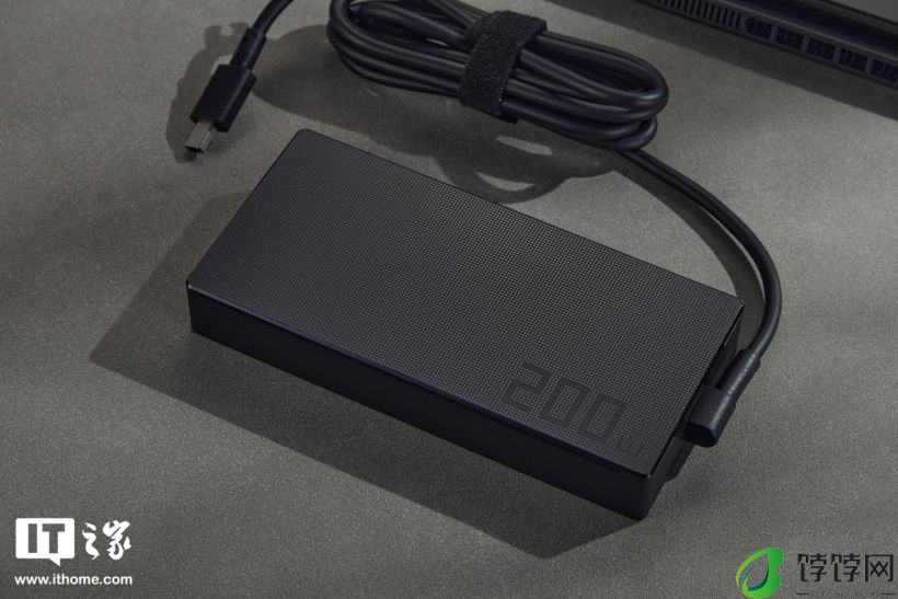 华硕天选 Air 2024 日蚀灰图赏：贯彻轻薄纯粹的极简主义设计