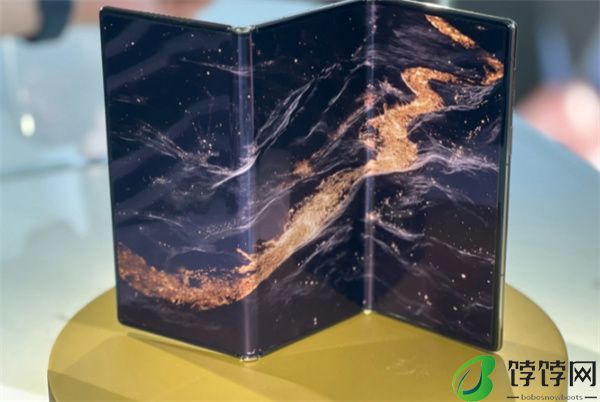 消息称华为 Mate XT 非凡大师备货 100 万，预约量火爆已接近 500 万