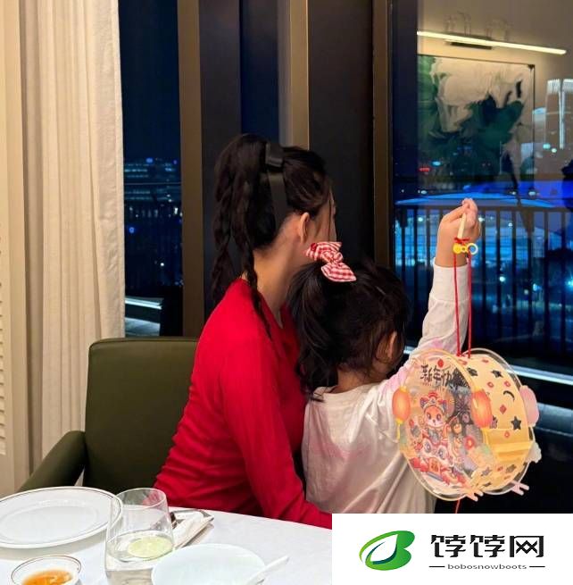 宣云首次曝光女儿照片 潘玮柏现身评论区高调表白