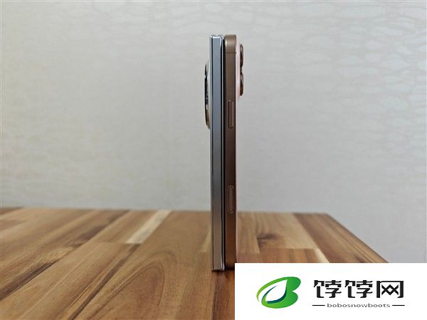 OPPO Find N5真机亮相：超薄折叠屏、AI技术加持