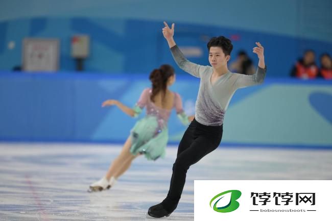 17岁广东冰舞组合逐梦亚冬会