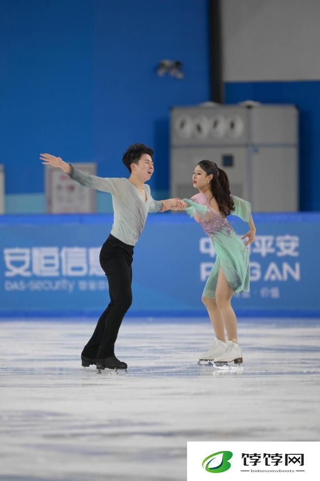 17岁广东冰舞组合逐梦亚冬会