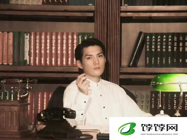 严屹宽假胡子造型看起来心眼好多