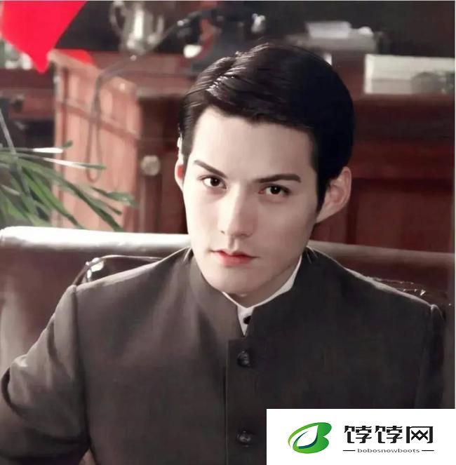 严屹宽假胡子造型看起来心眼好多