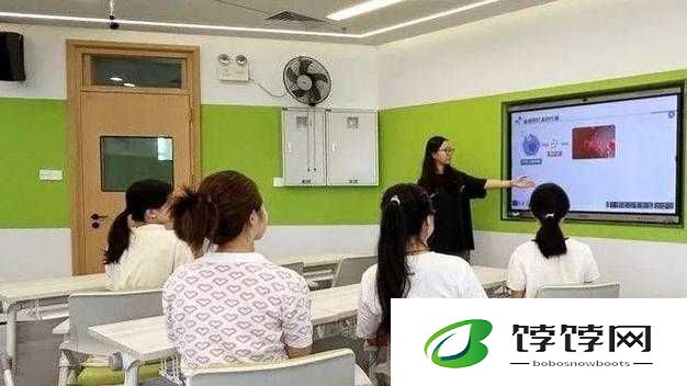 学校教室里可以插自己电脑吗：探索校园数字化学习的边界与可能