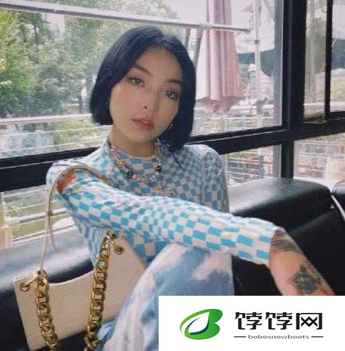 X 姓女 RapperWhoKnows-舞台上的魅力风暴