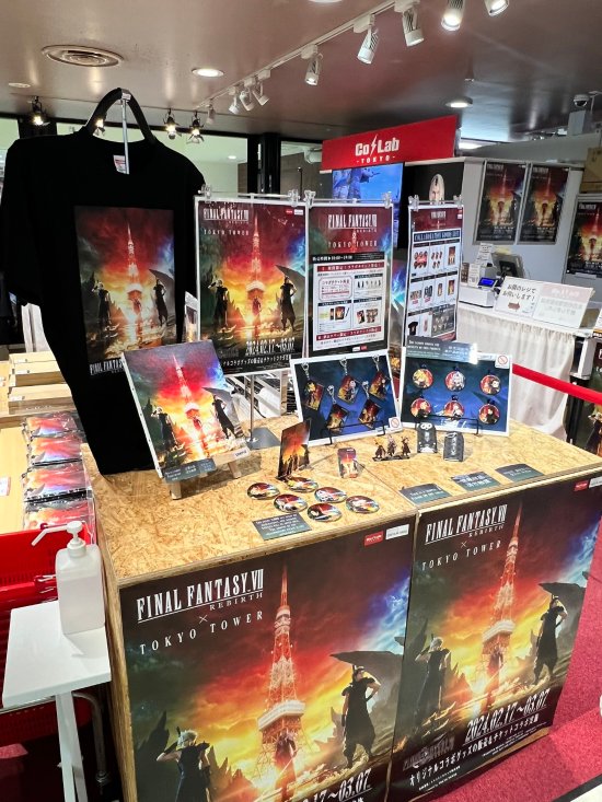 艾什莉体模和《FF7》爱丽丝立牌合影：都很美丽！