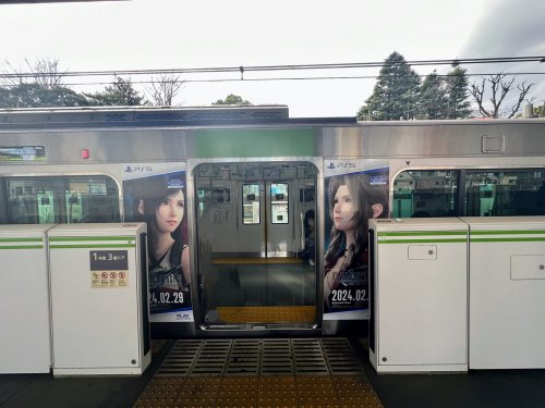 壕无人性！《最终幻想7：重生》广告遍布日本山手线列车！