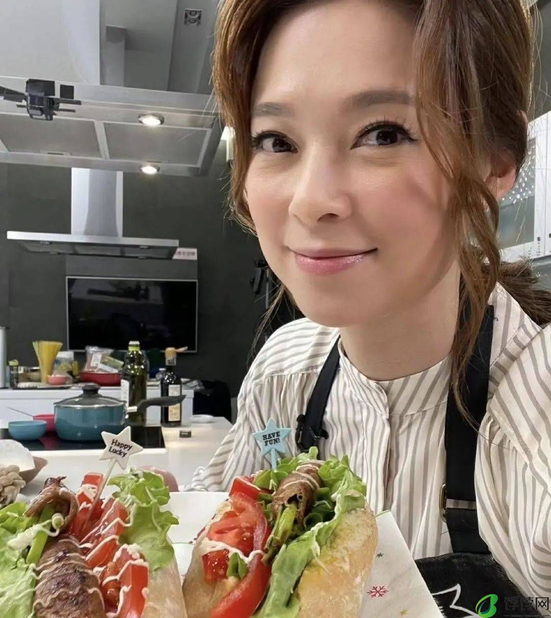 与视帝离婚后首公开露面！TVB前知名女星状态大勇，自曝玩交友软件-月光资讯网