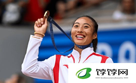 郑钦文回应奥运金牌去向：在我父母手里